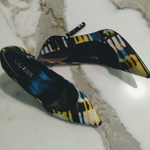 Guess Pumps